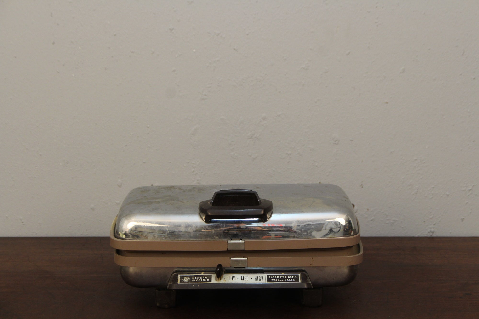 Prop 1950s General Electric Waffle Maker – Furnish Green
