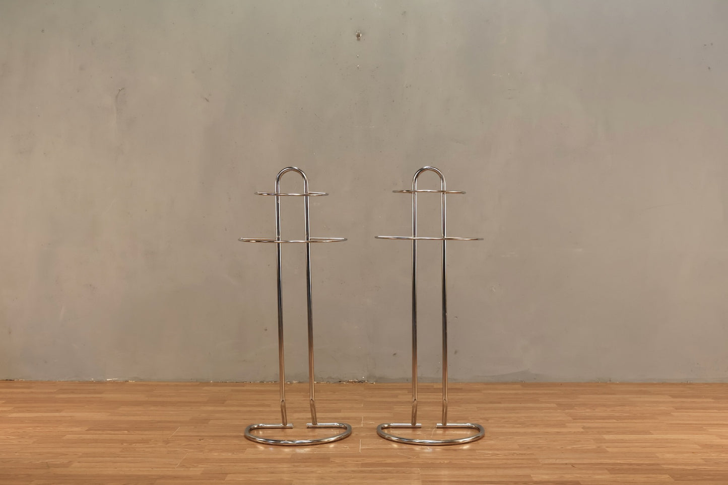 Deco Chrome Towel Stand