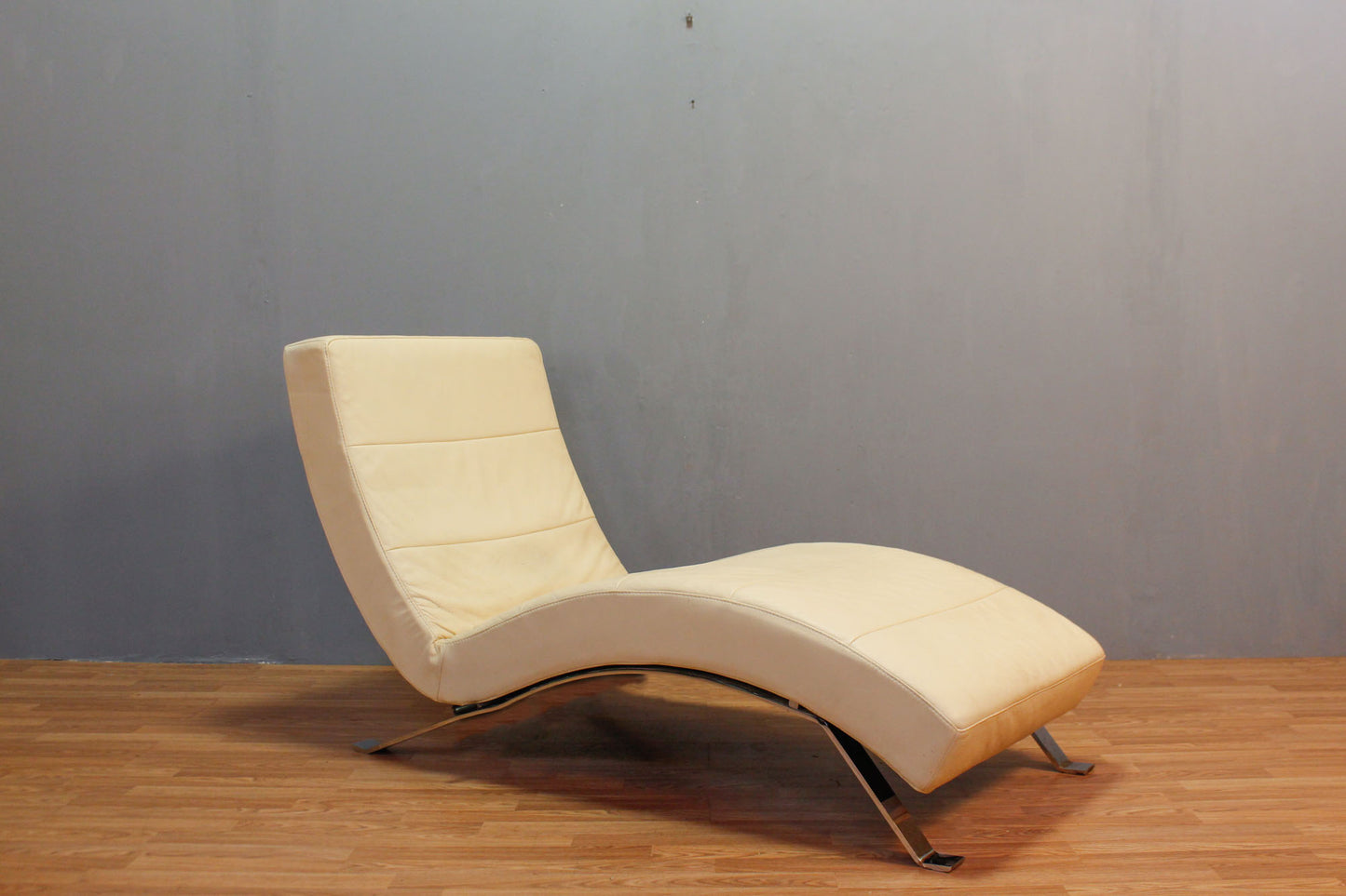 Contemporary Cream Leather Chaise Lounge - ONLINE ONLY