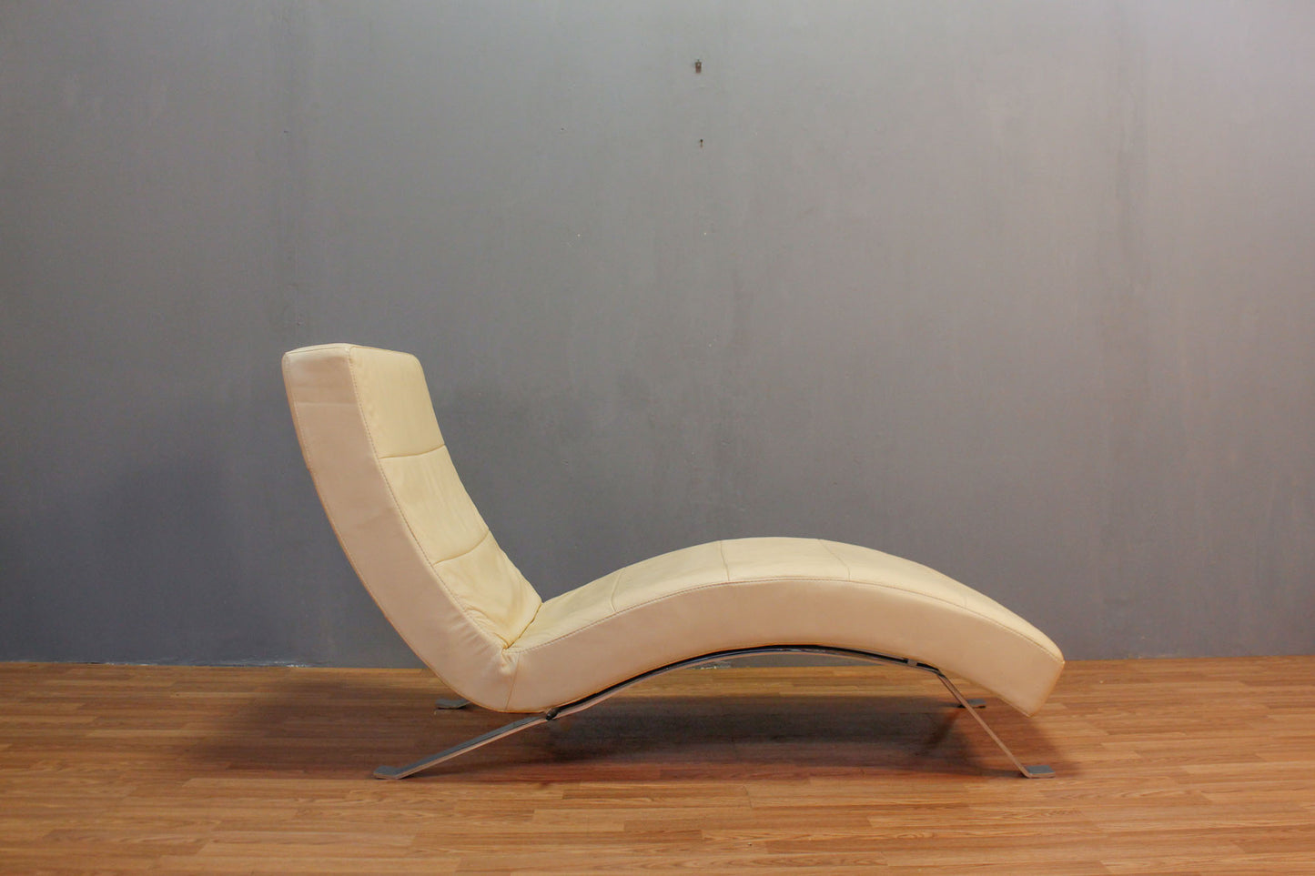 Contemporary Cream Leather Chaise Lounge - ONLINE ONLY