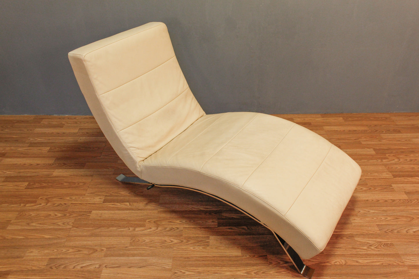 Contemporary Cream Leather Chaise Lounge - ONLINE ONLY