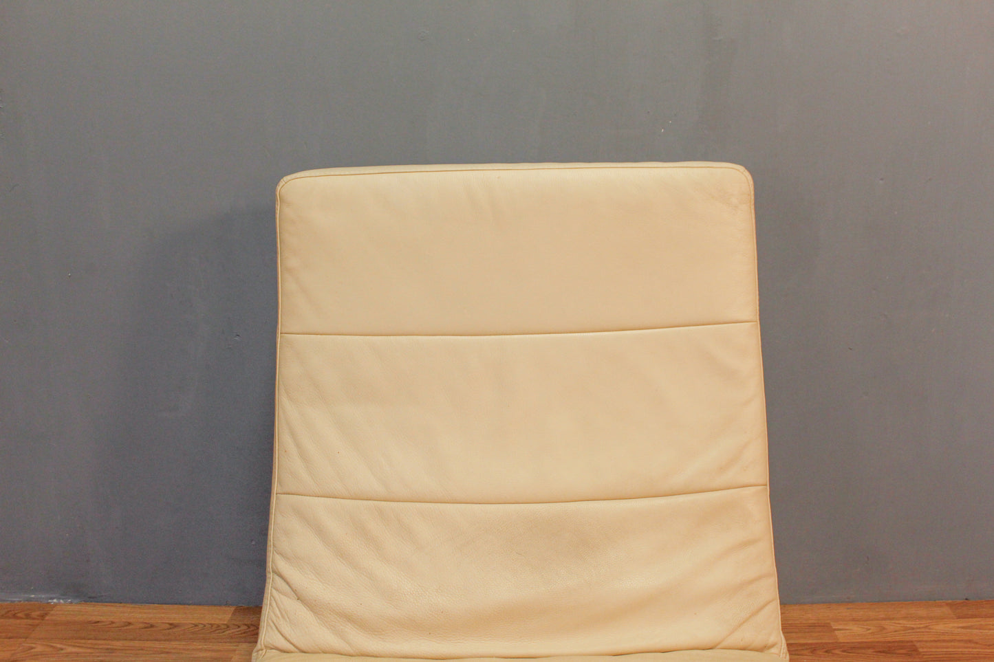 Contemporary Cream Leather Chaise Lounge - ONLINE ONLY