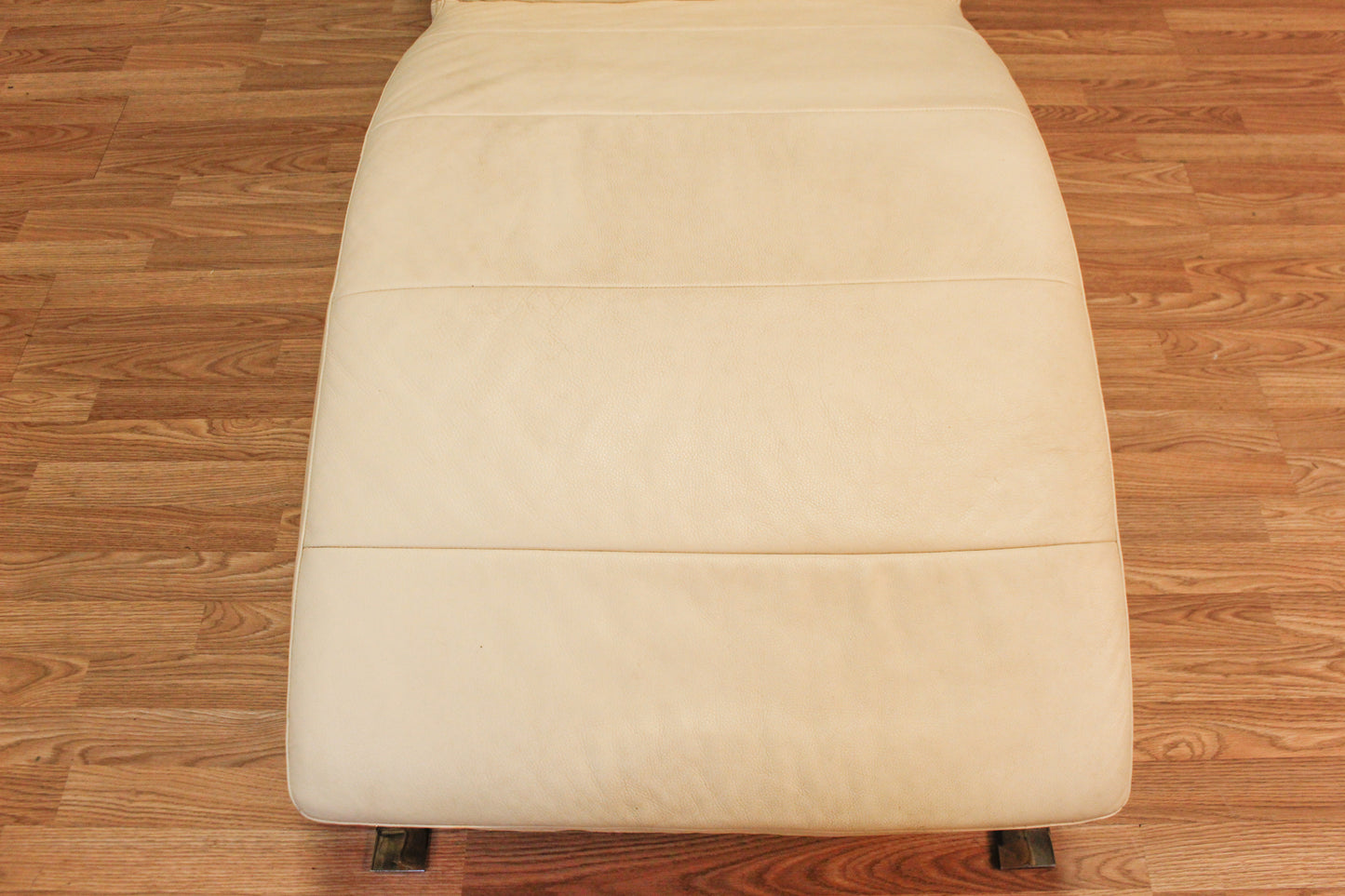 Contemporary Cream Leather Chaise Lounge - ONLINE ONLY