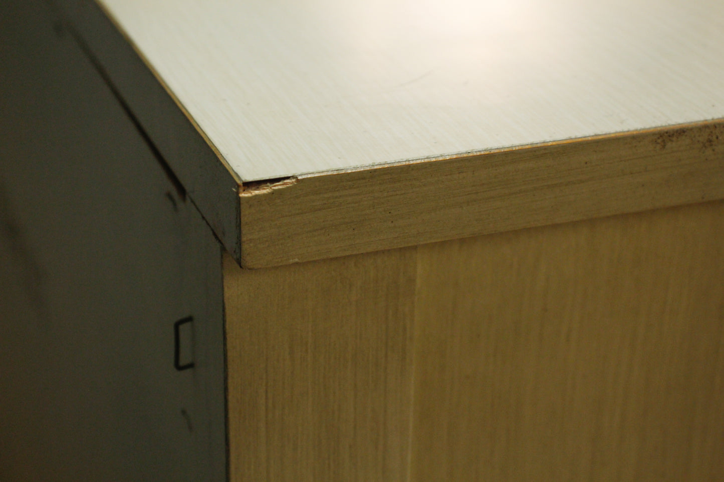 French Provincial Honeydew 3-Drawer Commode