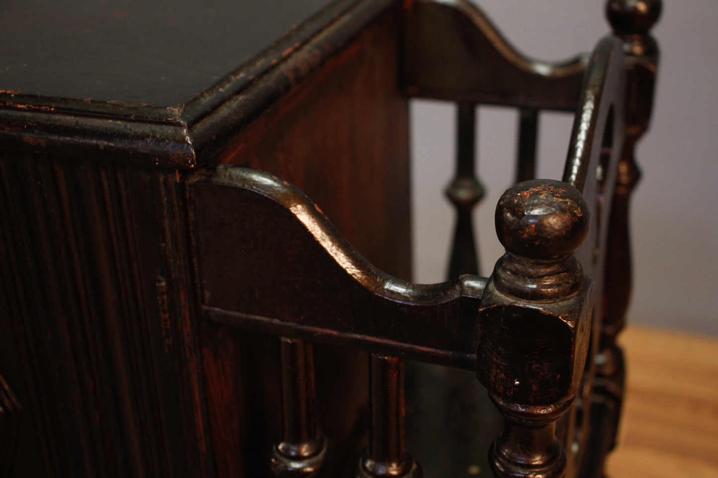 Antique Humidor Caddy End Table