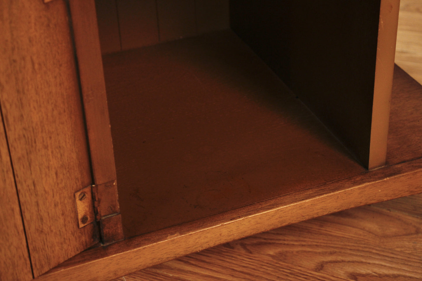 Mid Century Walnut 1-Door End Table