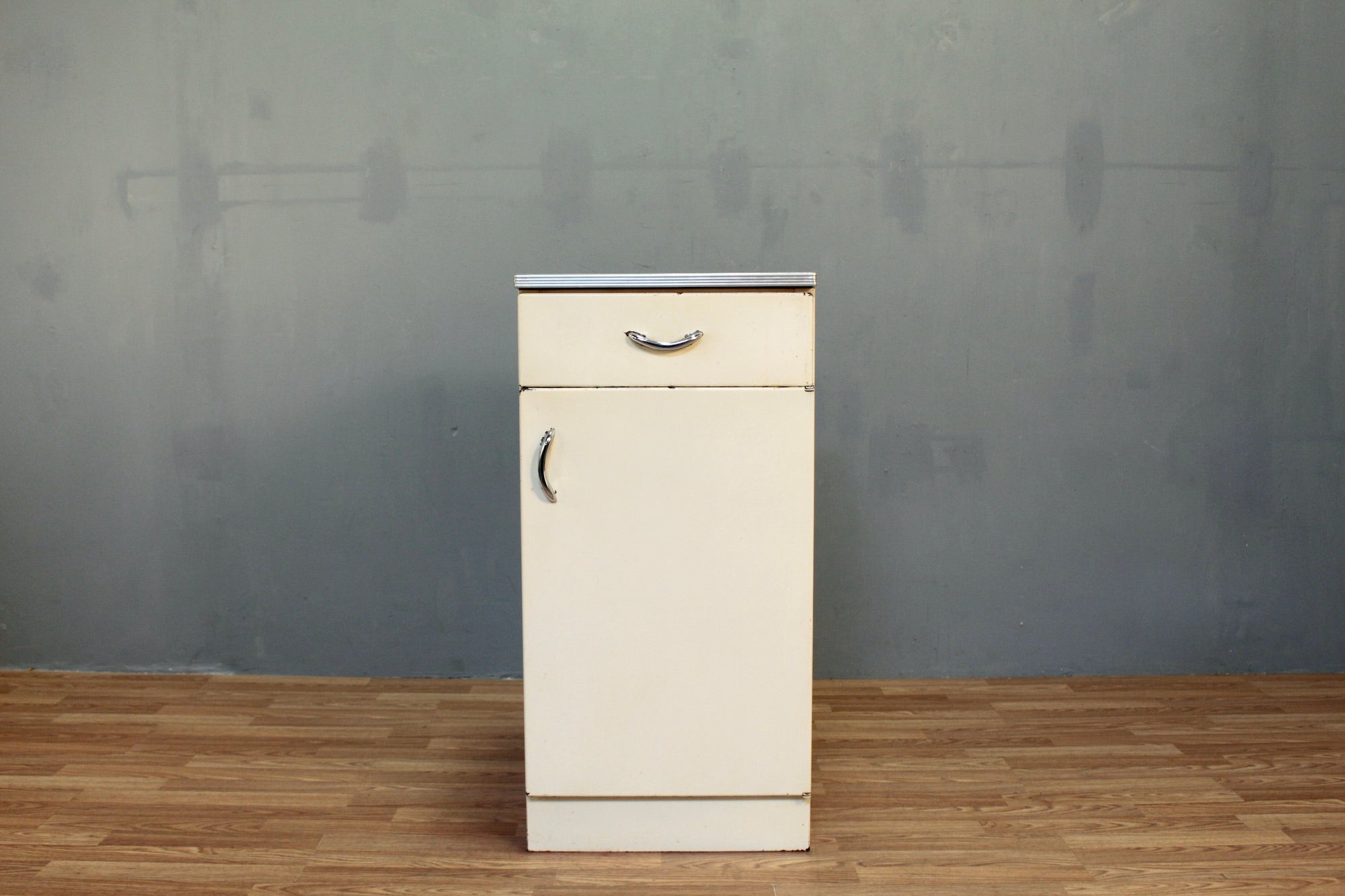 White Metal & Formica Kitchen Furnish Green