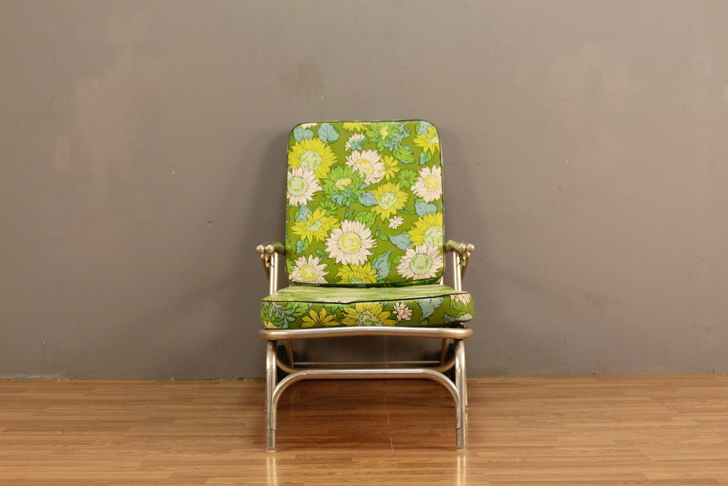Retro Aluminum & Floral Vinyl Folding Lounge Chair