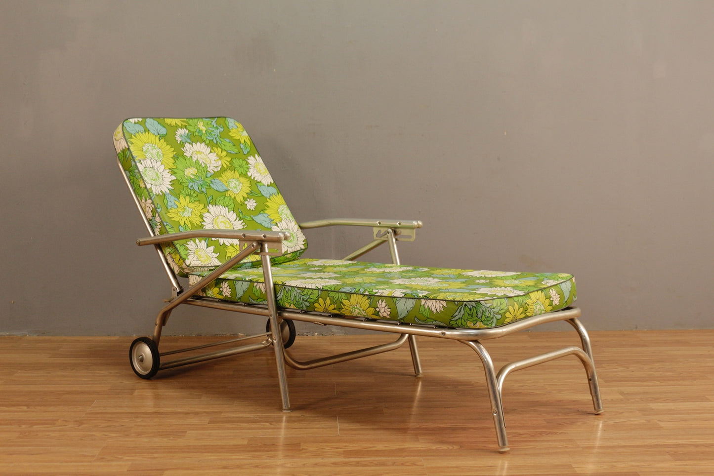 Retro Aluminum & Floral Vinyl Folding Lounge Chair