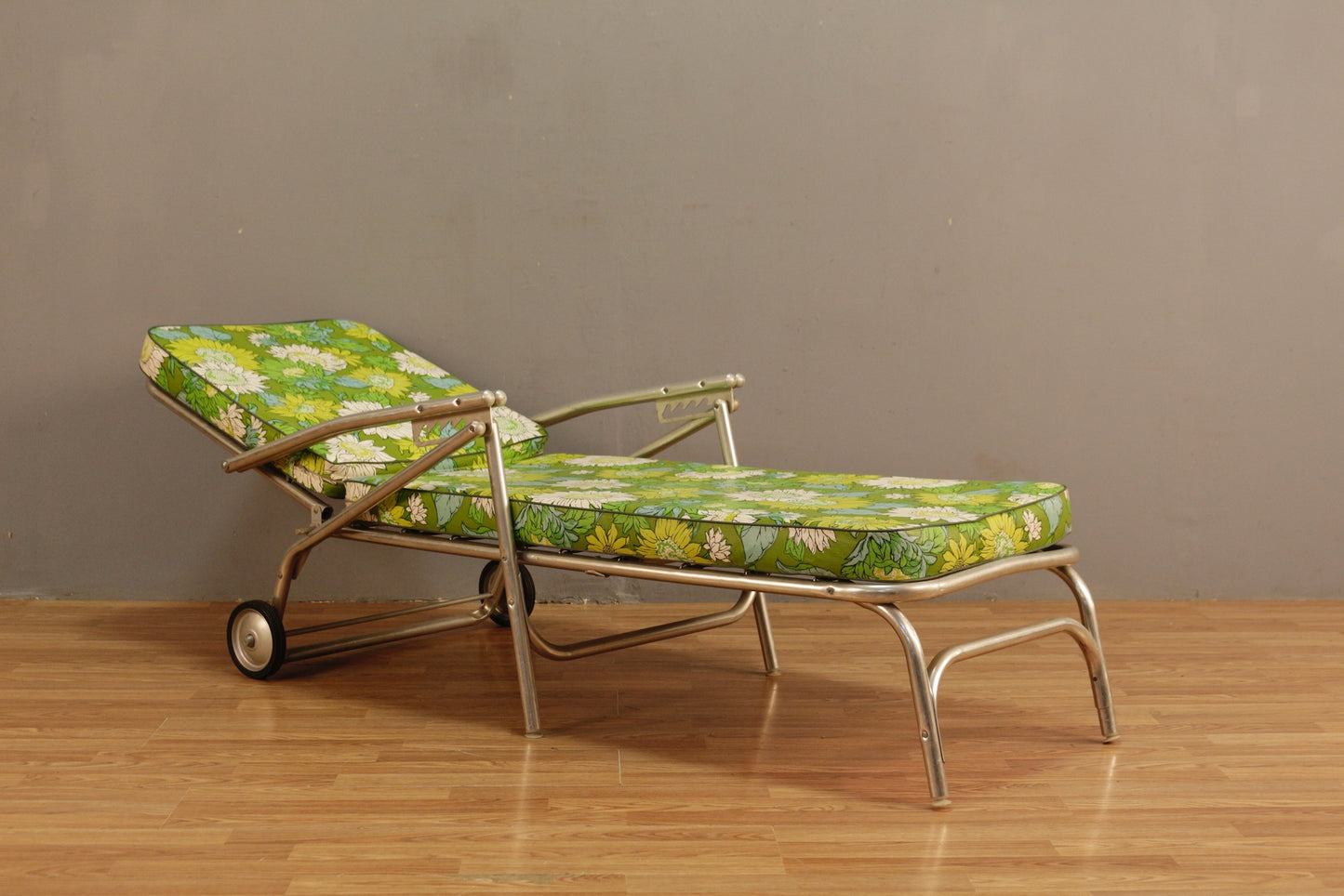 Retro Aluminum & Floral Vinyl Folding Lounge Chair