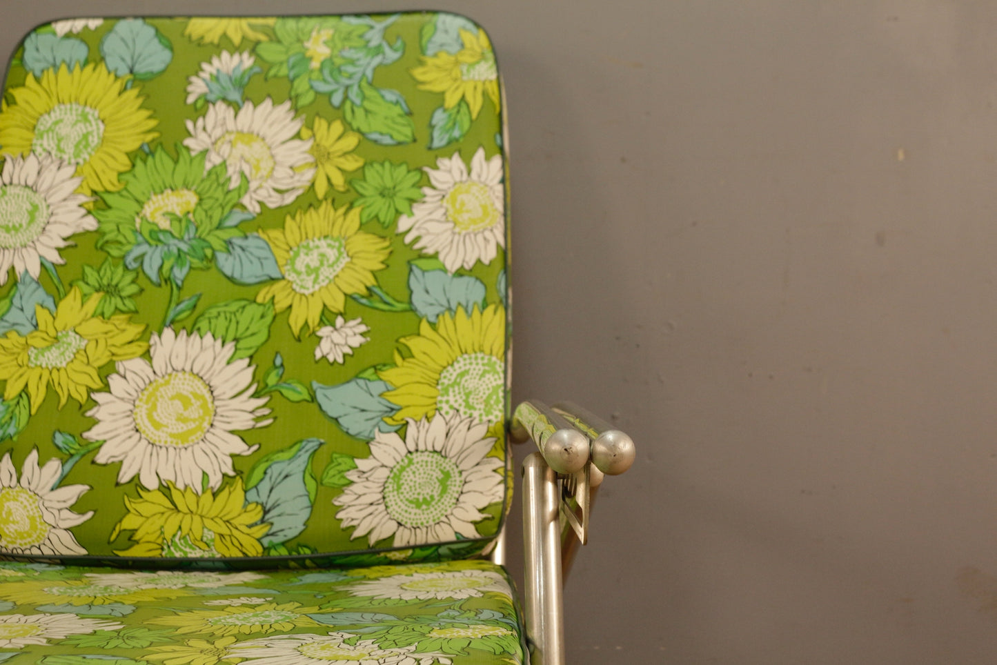 Retro Aluminum & Floral Vinyl Folding Lounge Chair