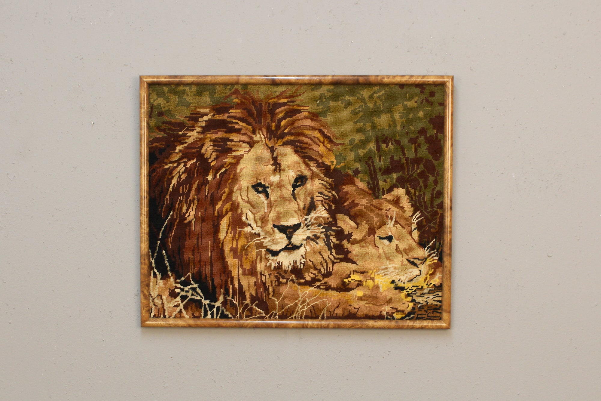 ヨーロッパアート　額縁セット　NEEDLEPOINT Vintage Majestic Lions