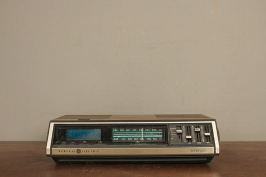 1970s General Electric Clock Radio