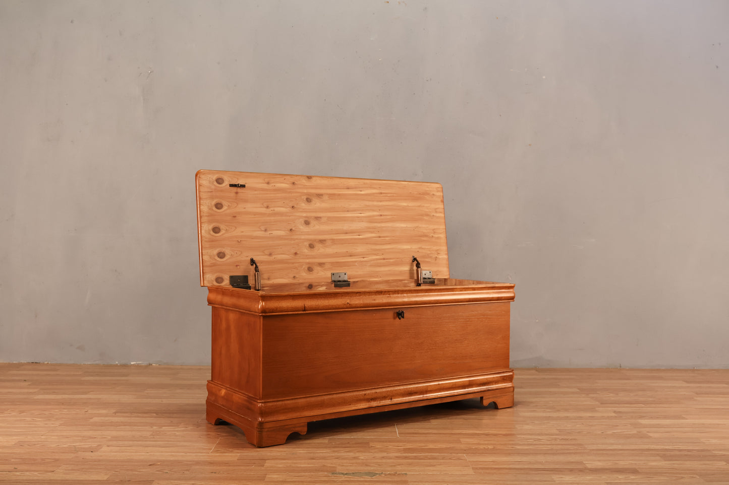 Classic Cedar-Lined Chest