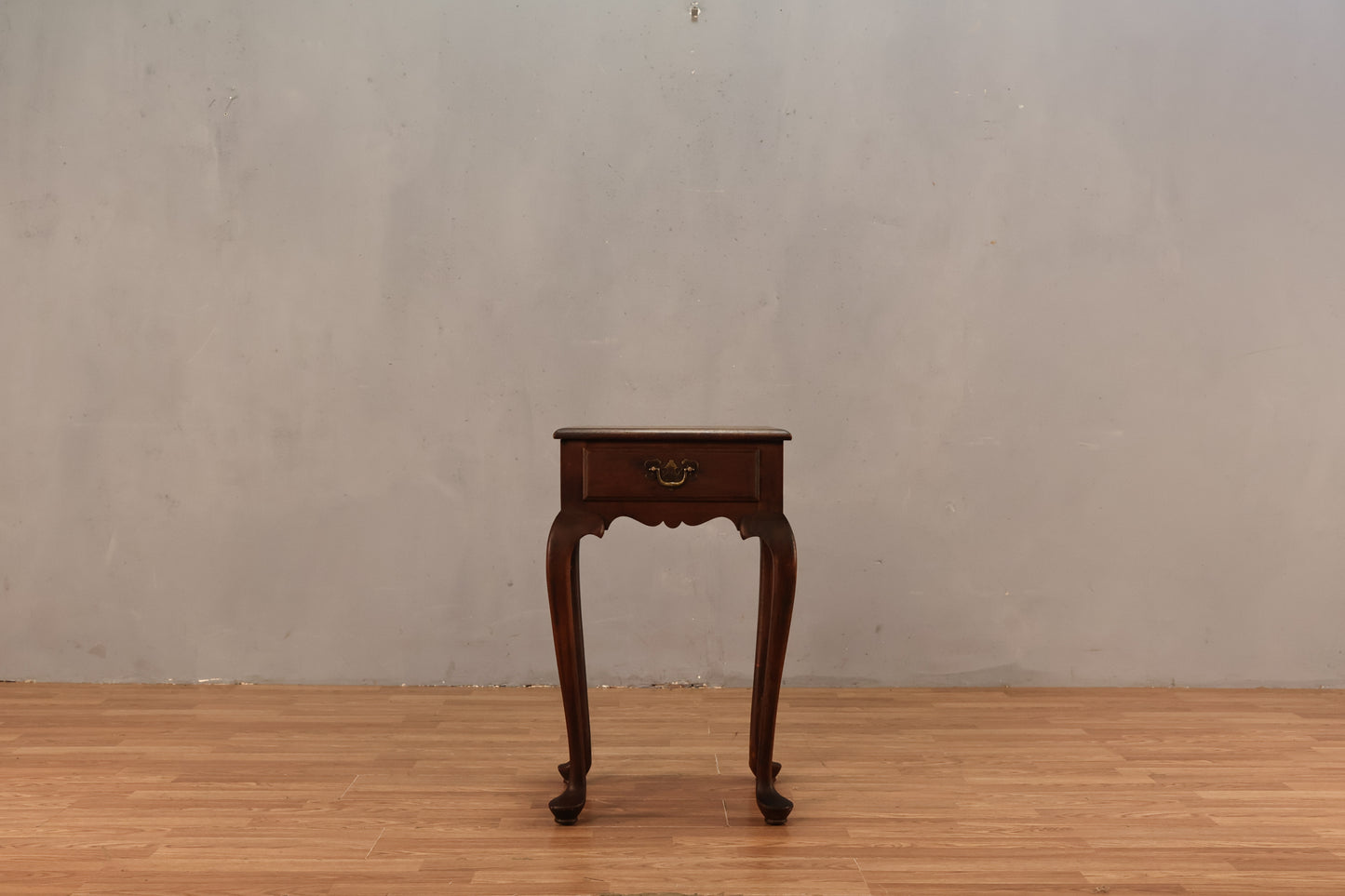 Queen Anne-Style Mahogany End Table