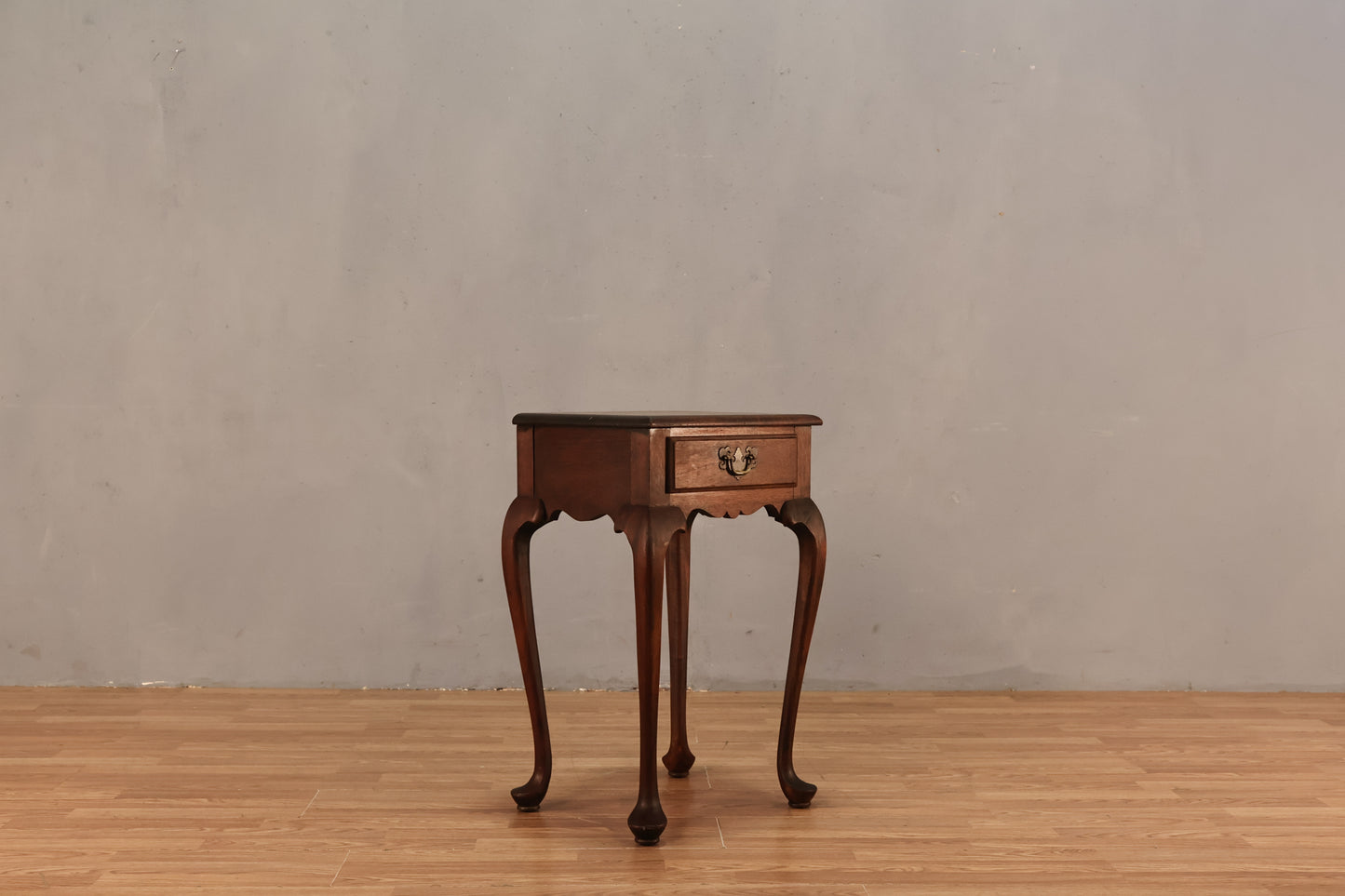 Queen Anne-Style Mahogany End Table