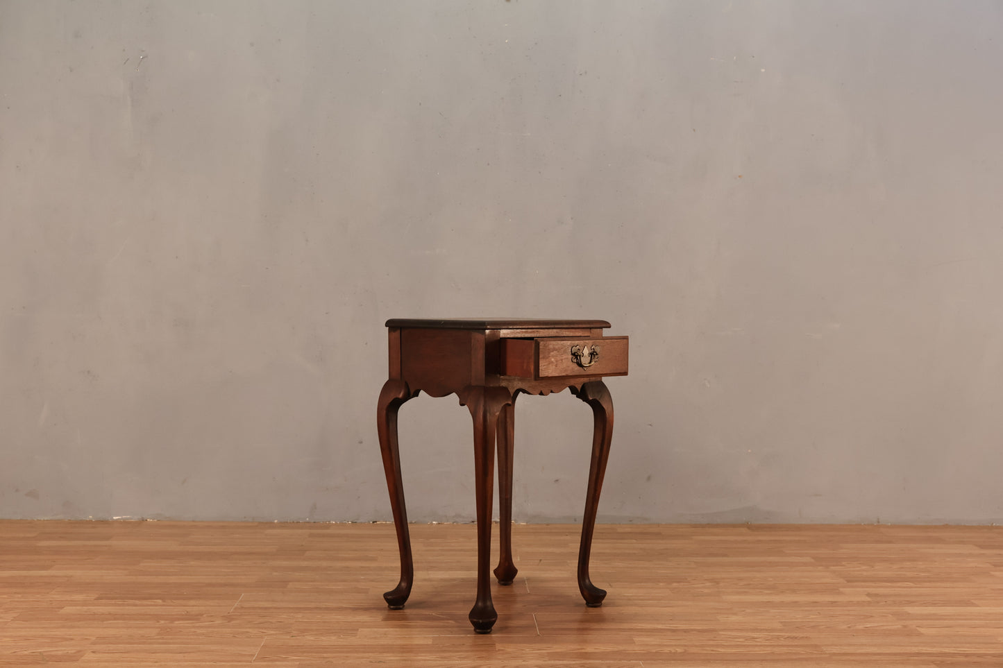 Queen Anne-Style Mahogany End Table