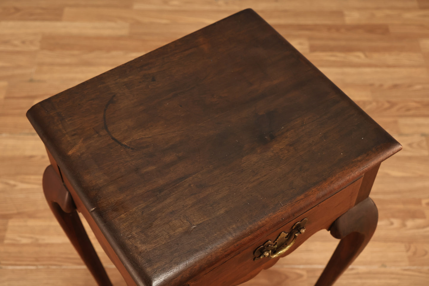 Queen Anne-Style Mahogany End Table