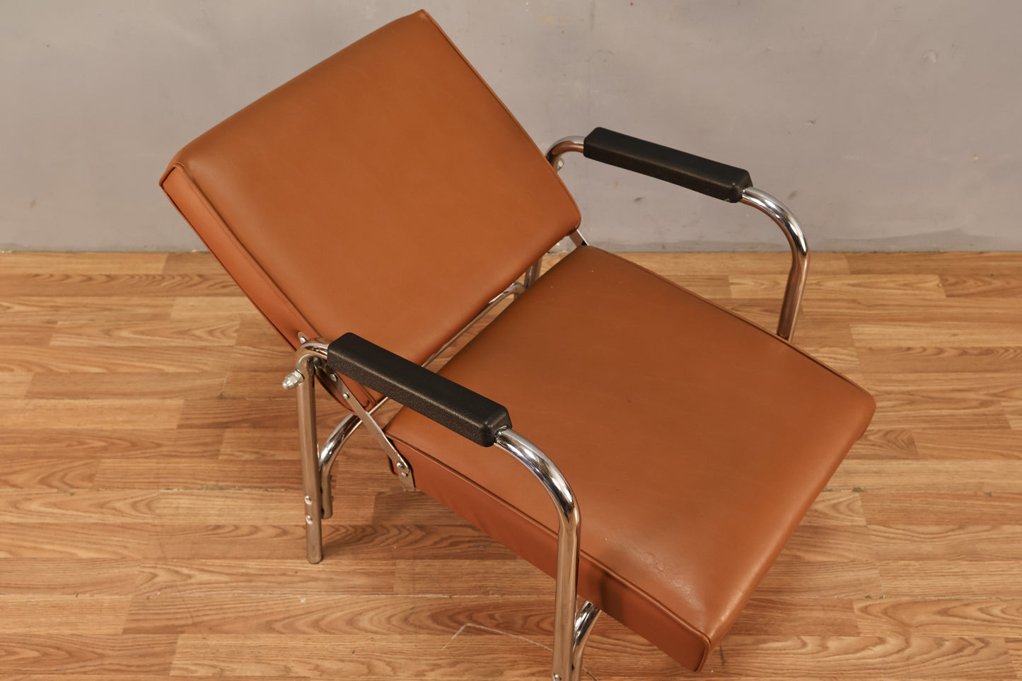Camel Vinyl & Chrome Shampoo Chair - ONLINE ONLY