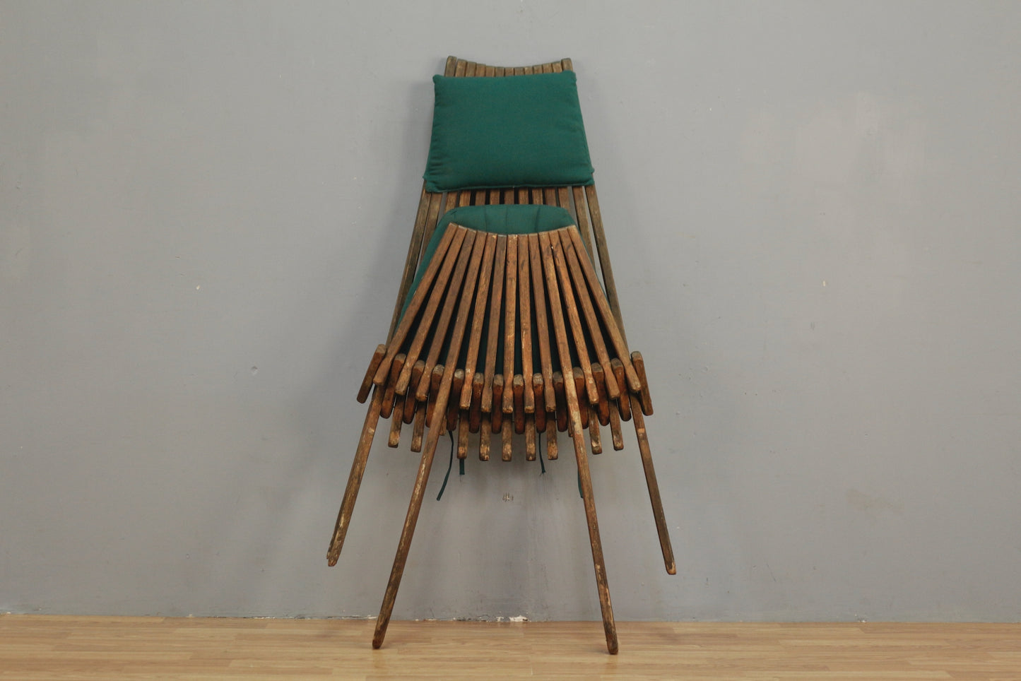 Slatted Wooden Evergreen Folding Lounge Chair