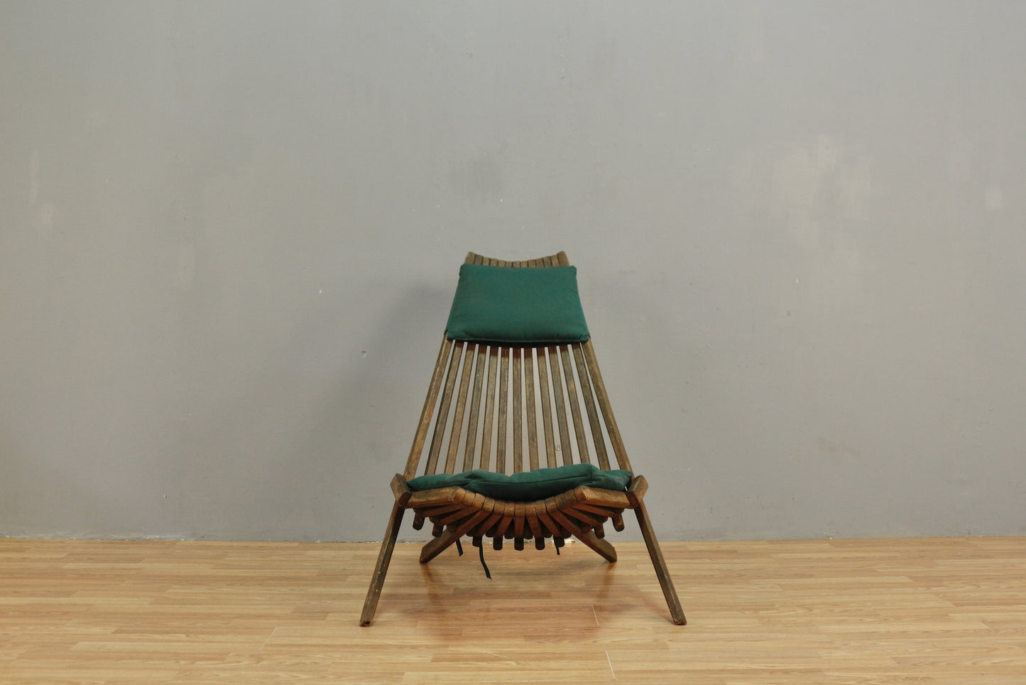 Slatted Wooden Evergreen Folding Lounge Chair