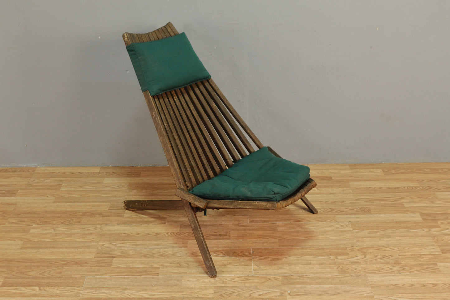 Slatted Wooden Evergreen Folding Lounge Chair
