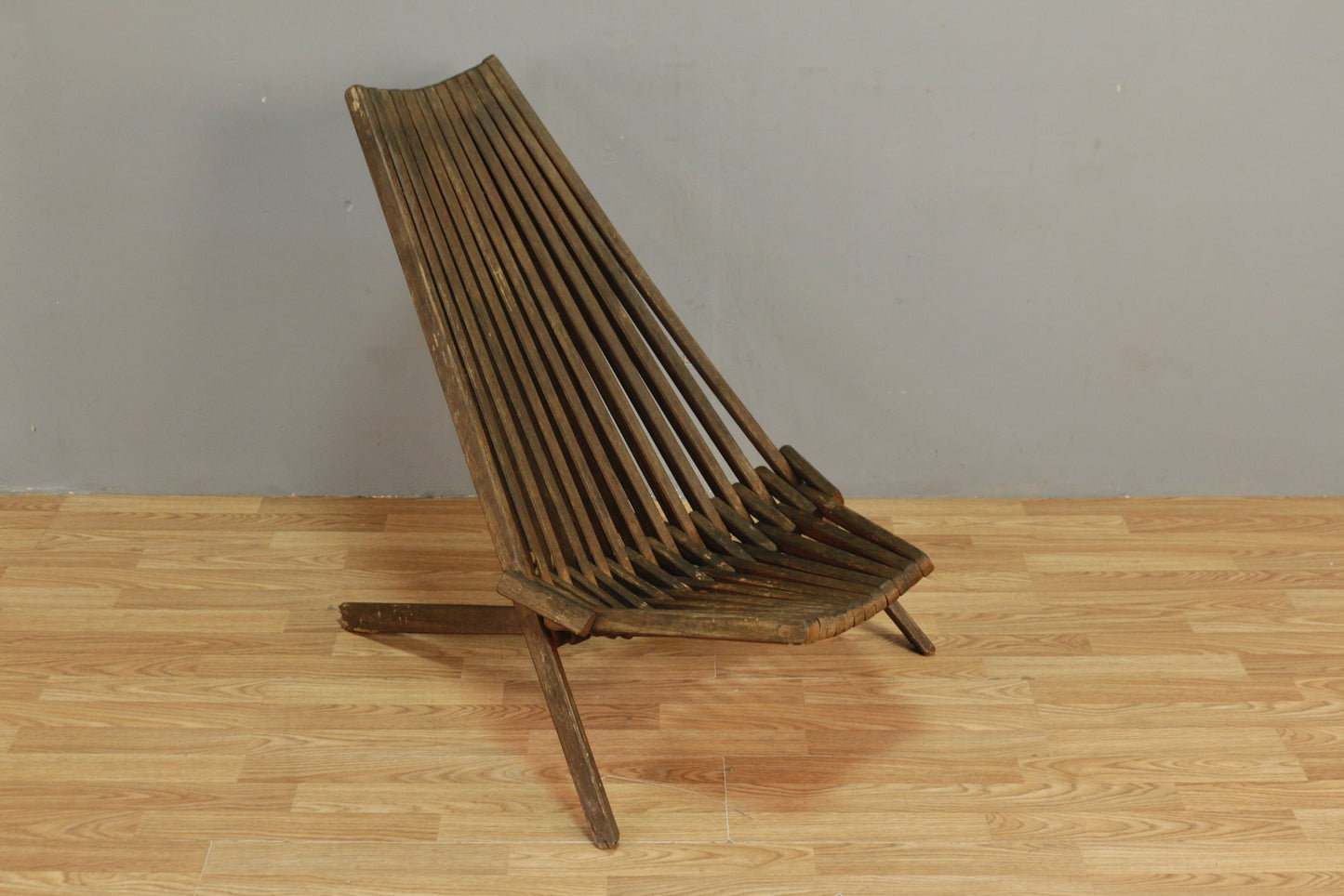 Slatted Wooden Evergreen Folding Lounge Chair