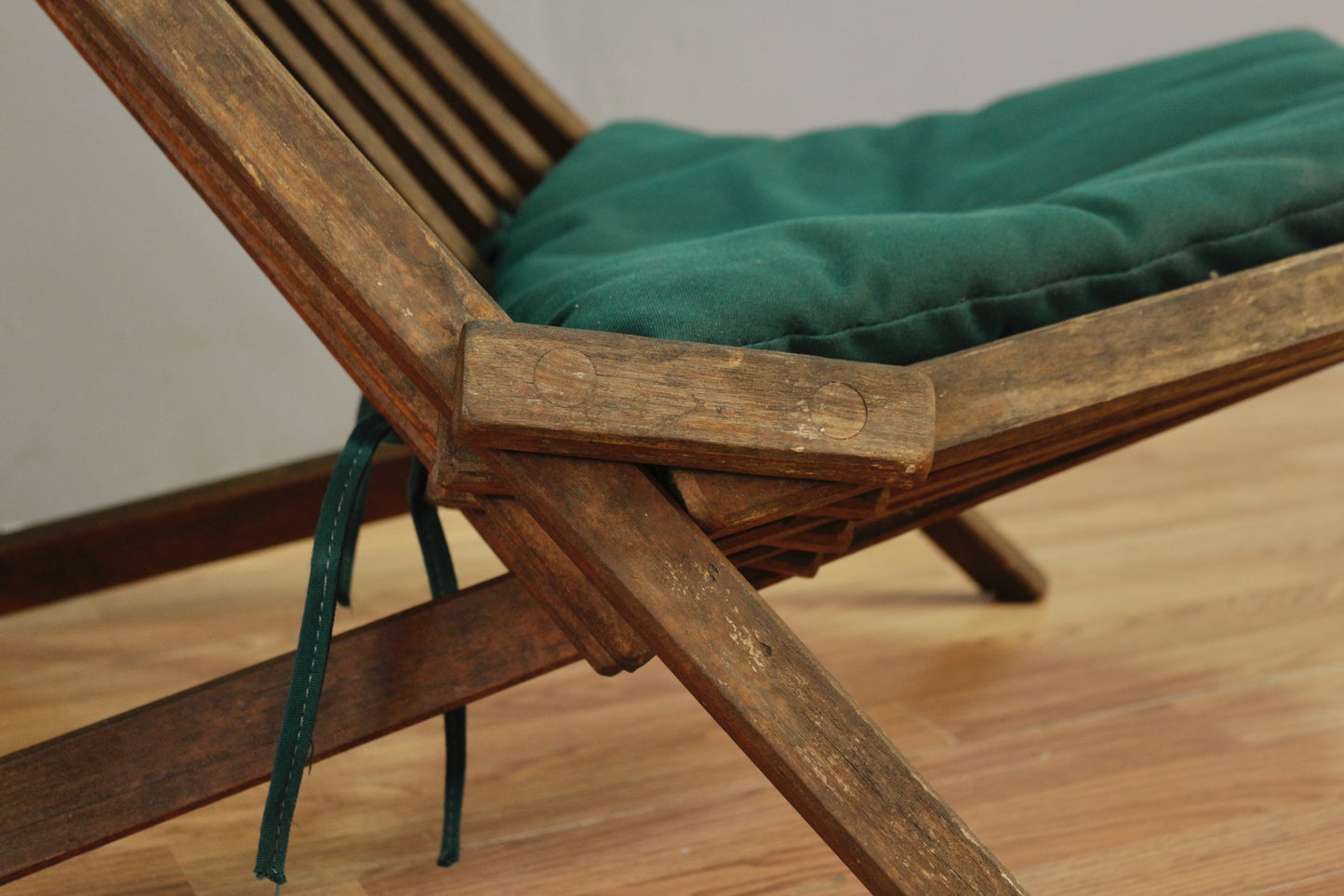 Slatted Wooden Evergreen Folding Lounge Chair