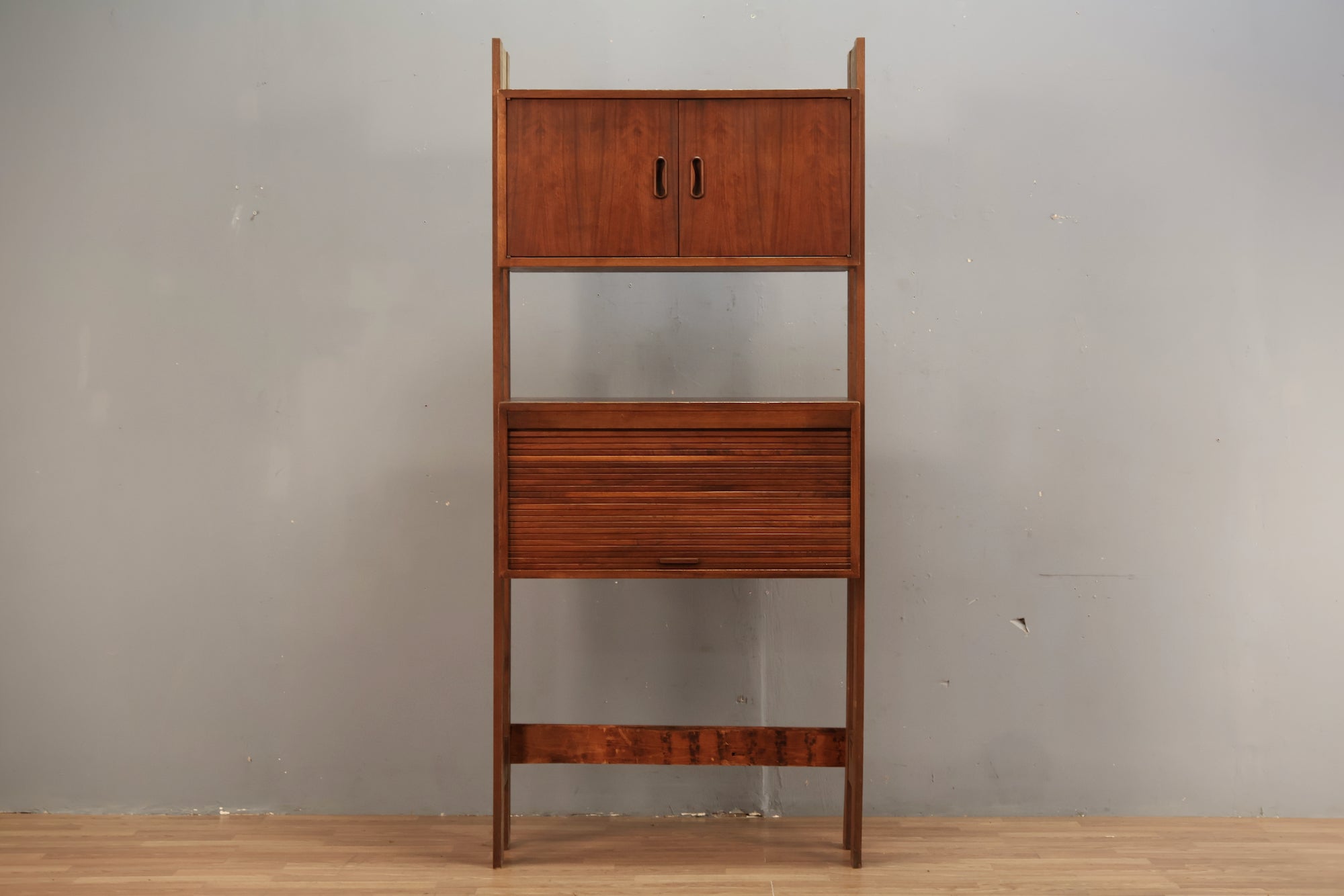 【早い者勝ち！最終値下げ★説明書付】emo エモ シェルフ ウォールナット 棚 Mid Century Walnut Tambour-Door Wall Unit – Furnish Green