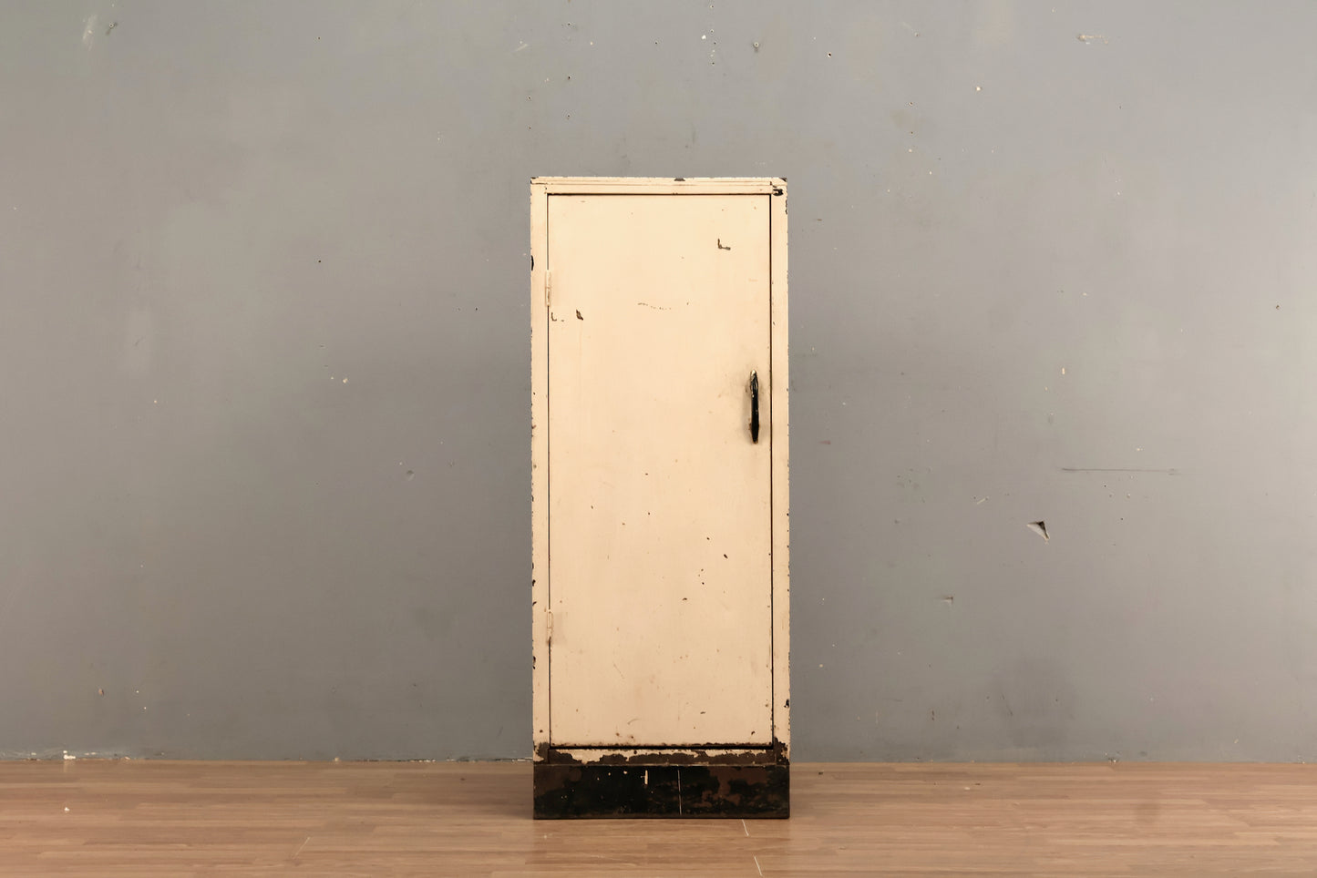 Compact Industrial White 4-Tier Locker