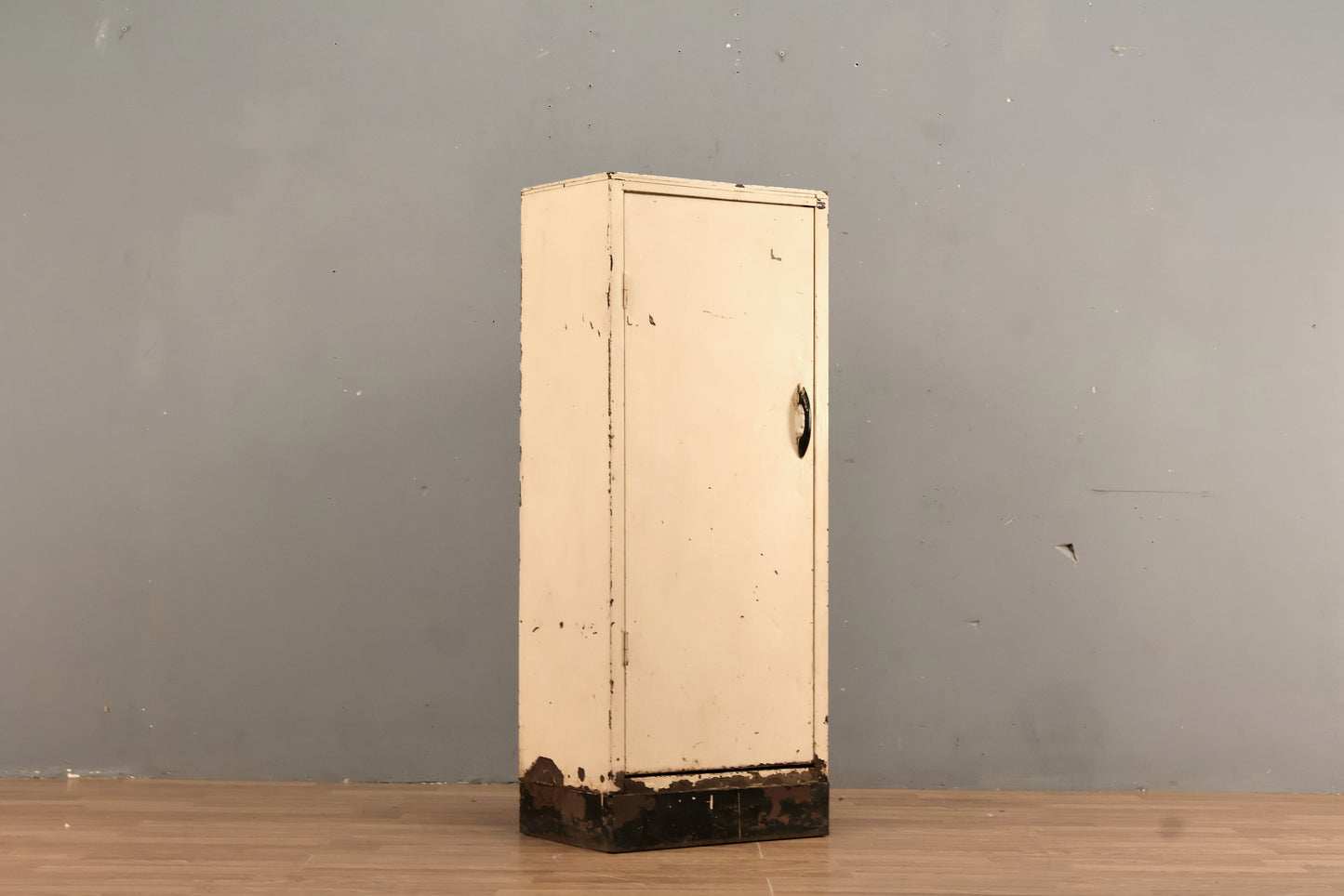 Compact Industrial White 4-Tier Locker