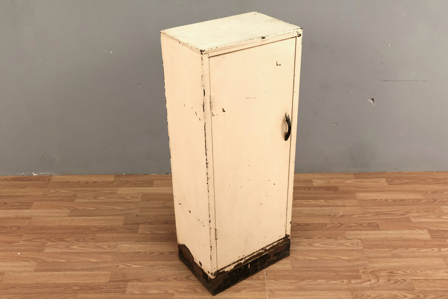 Compact Industrial White 4-Tier Locker