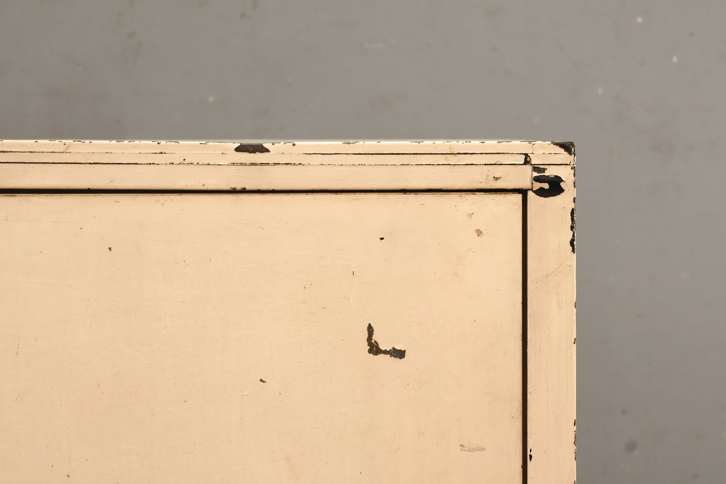 Compact Industrial White 4-Tier Locker