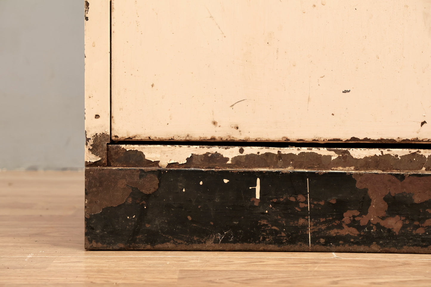 Compact Industrial White 4-Tier Locker