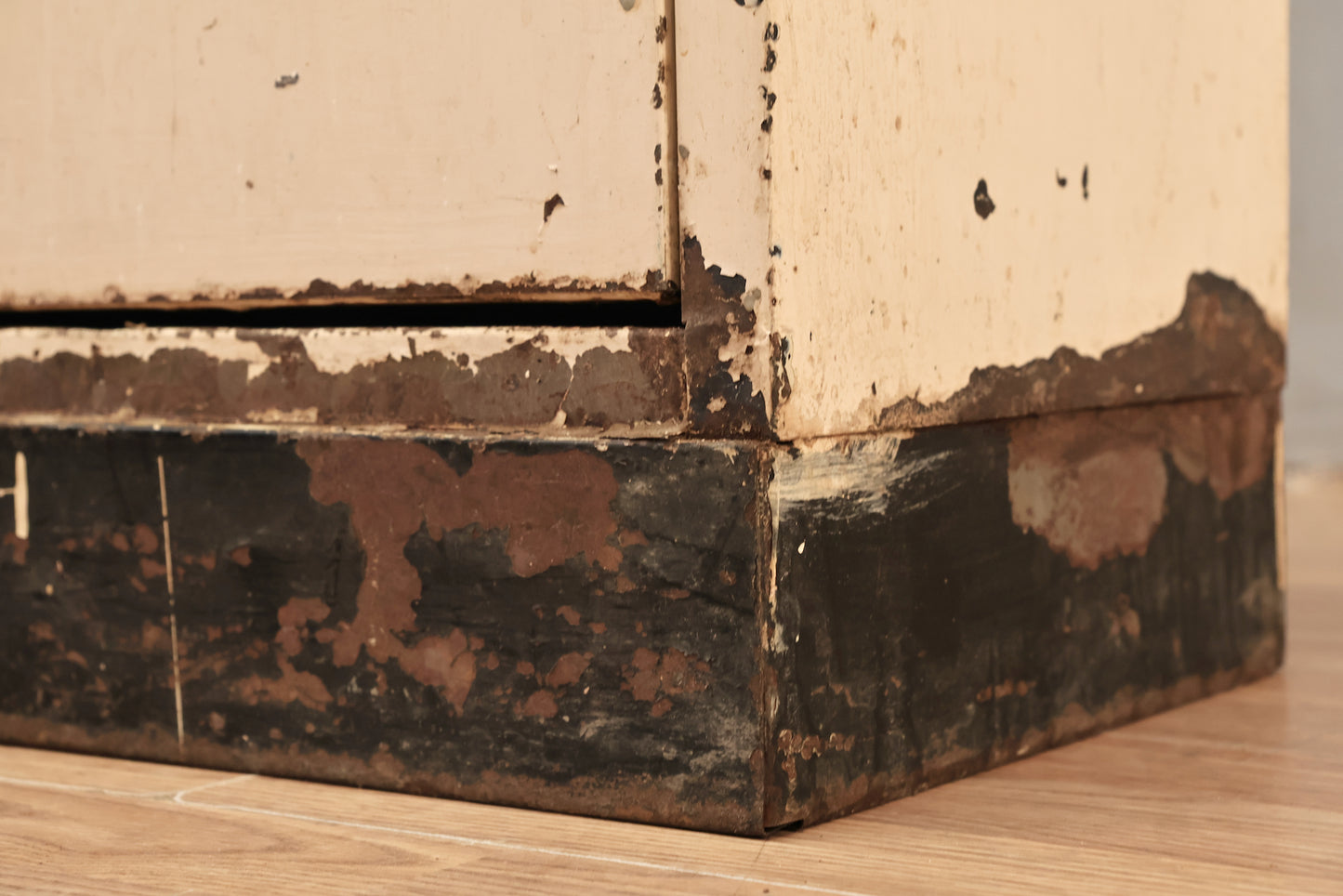 Compact Industrial White 4-Tier Locker