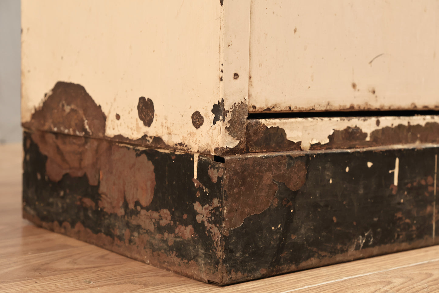 Compact Industrial White 4-Tier Locker