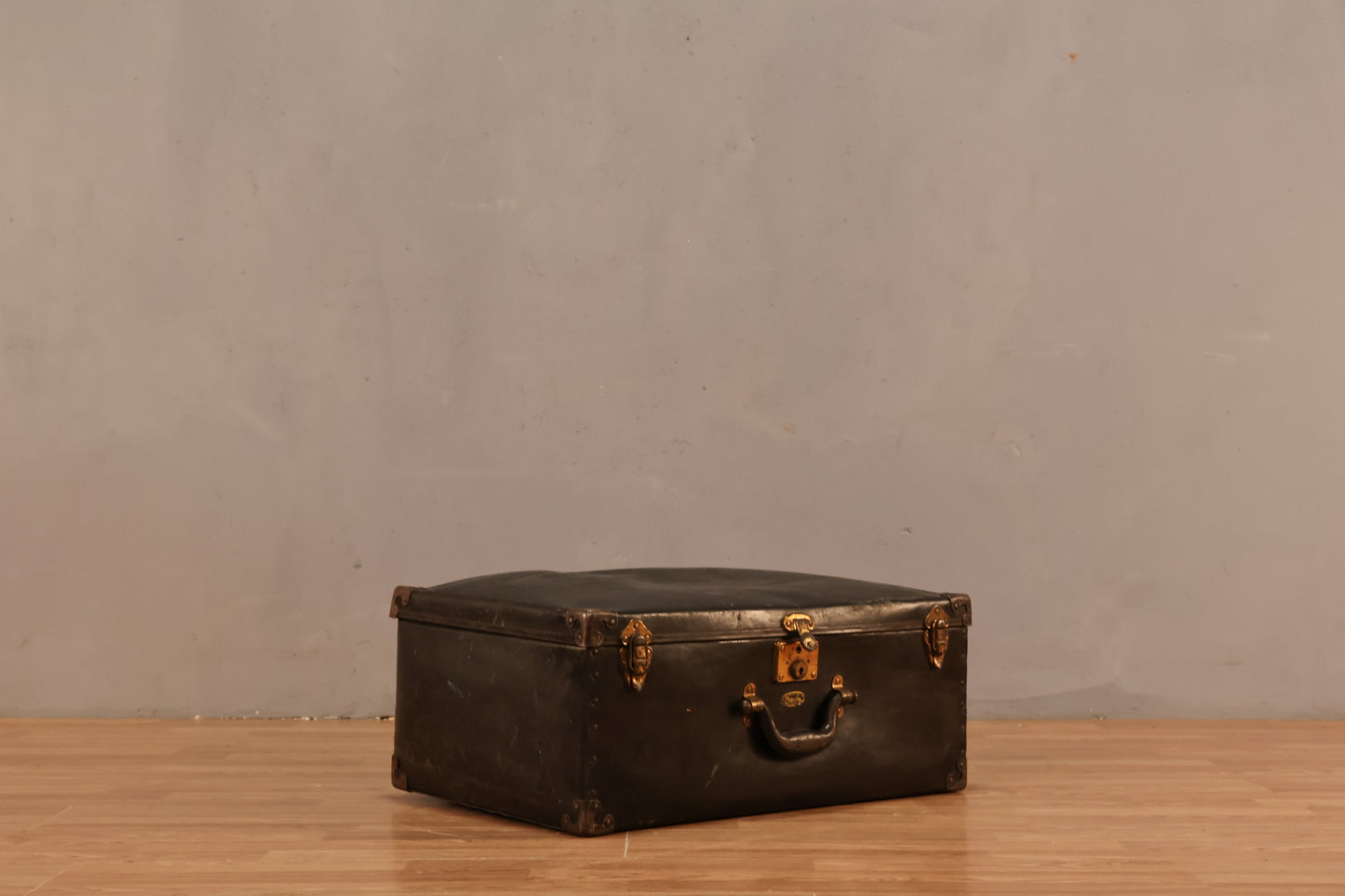 Hercules Antique Black Suitcase