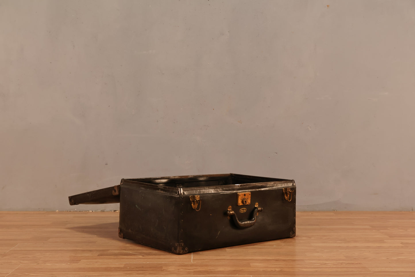 Hercules Antique Black Suitcase