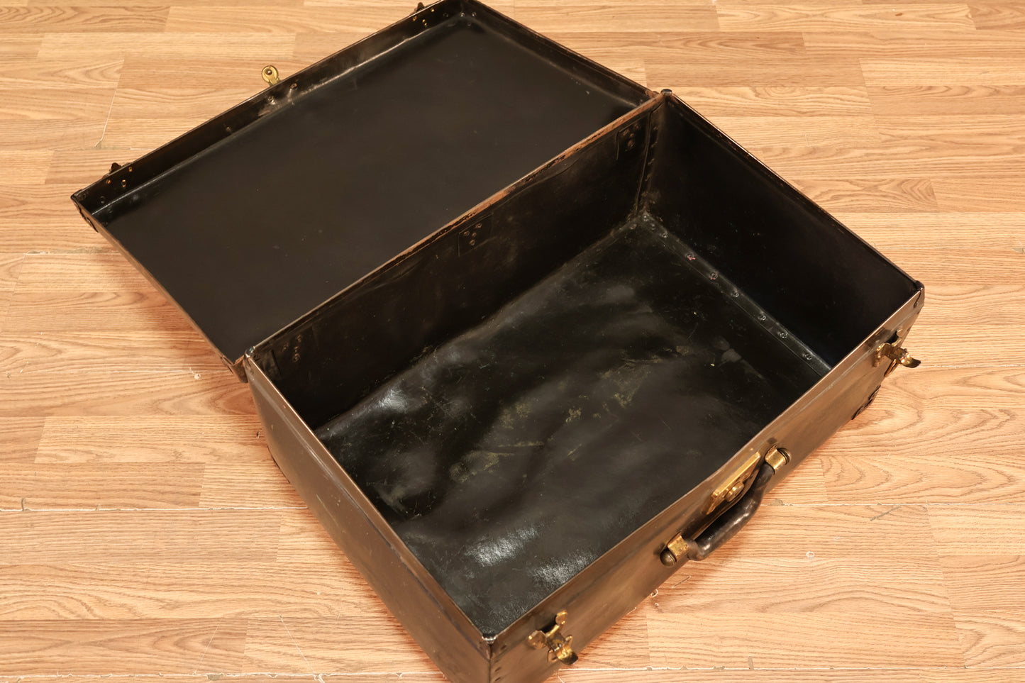 Hercules Antique Black Suitcase