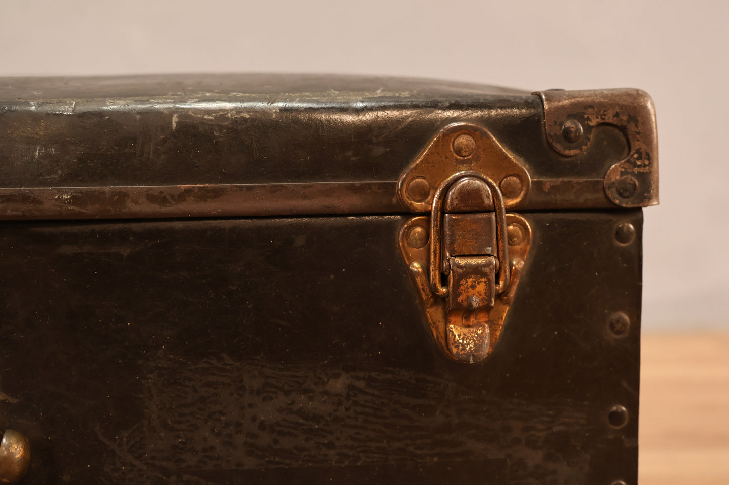 Hercules Antique Black Suitcase