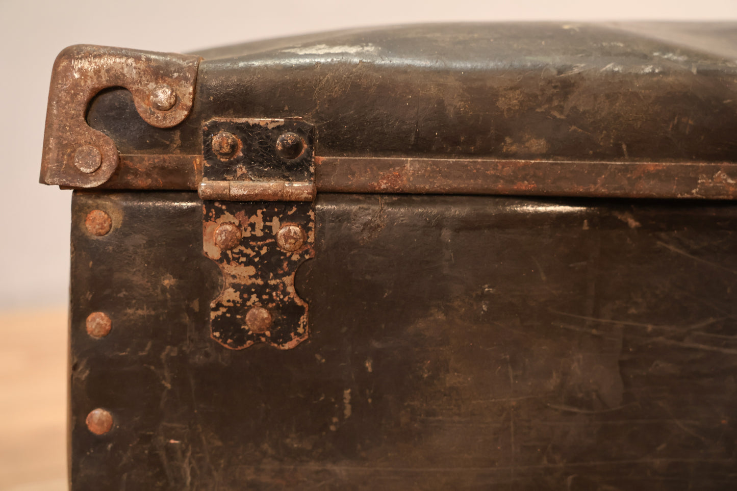 Hercules Antique Black Suitcase