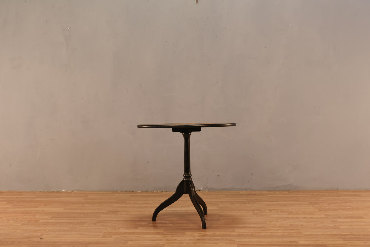 Victorian Floral Tilt-Top End Table