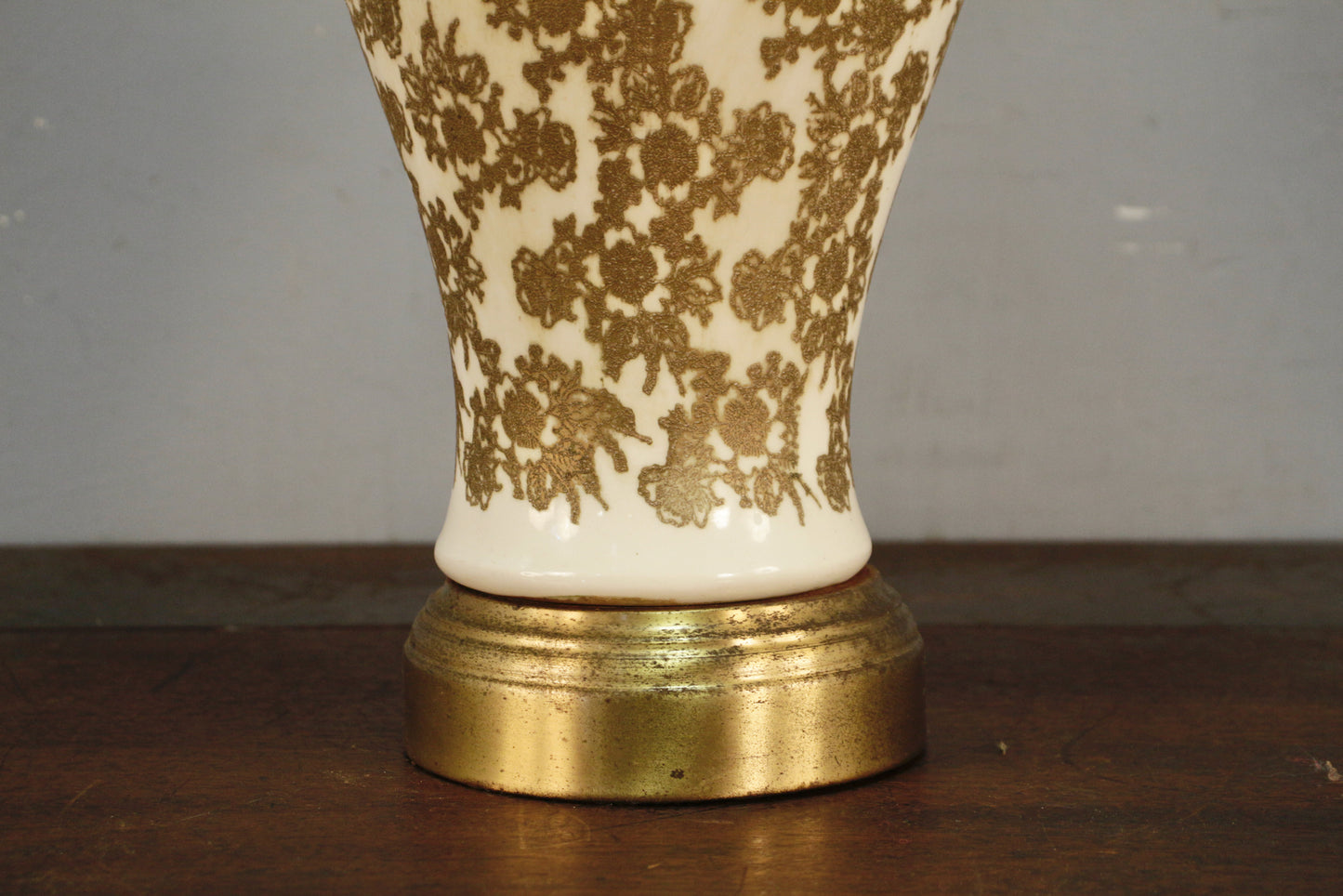 Mid Century White & Gold Floral Table Lamp