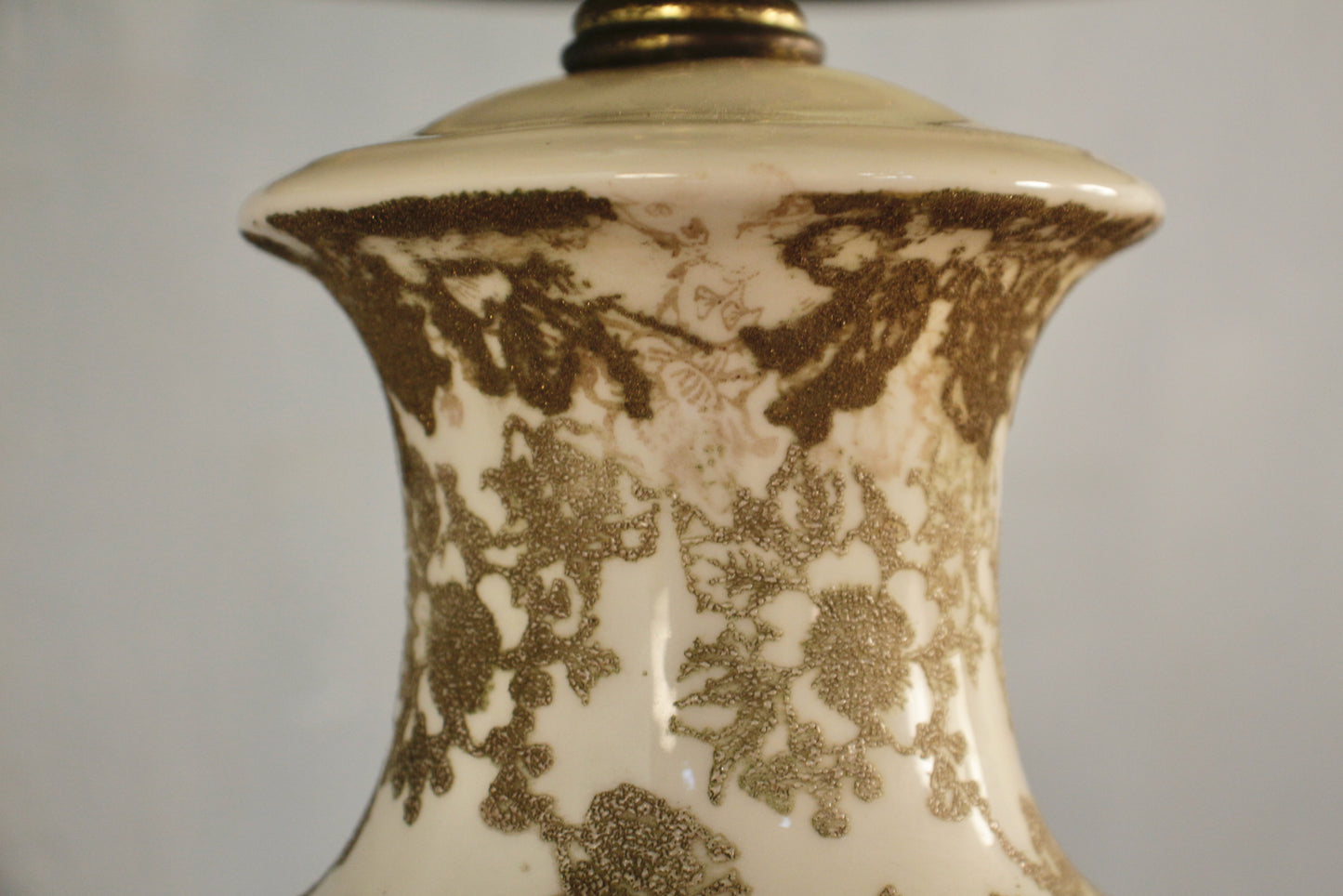Mid Century White & Gold Floral Table Lamp