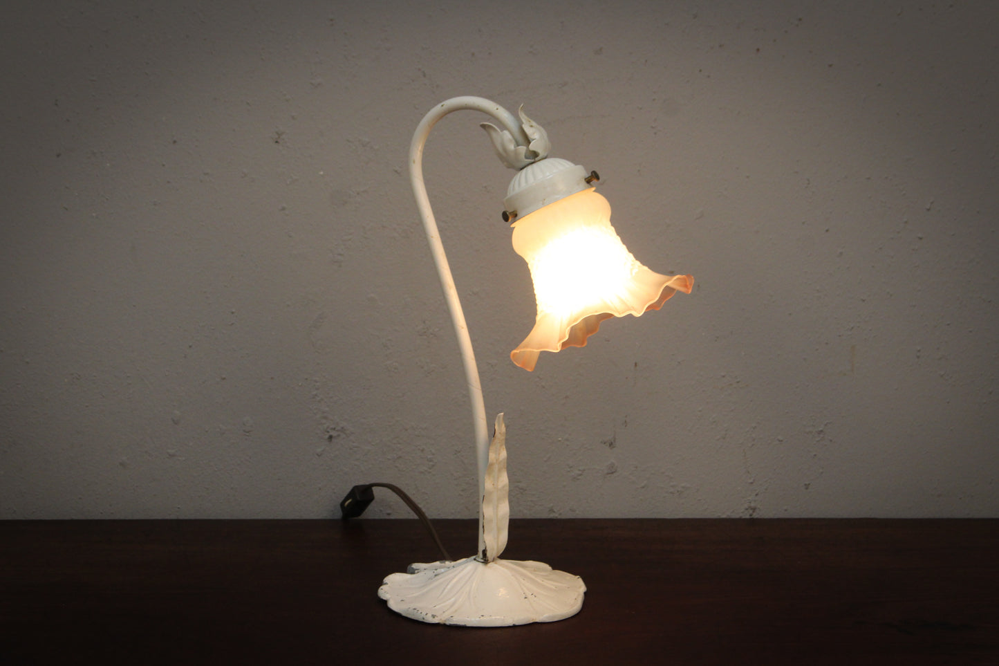Petite White Lily Pad Table Lamp