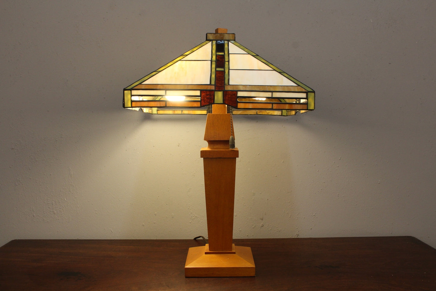 Arts & Crafts-Style Stained Glass Table Lamp