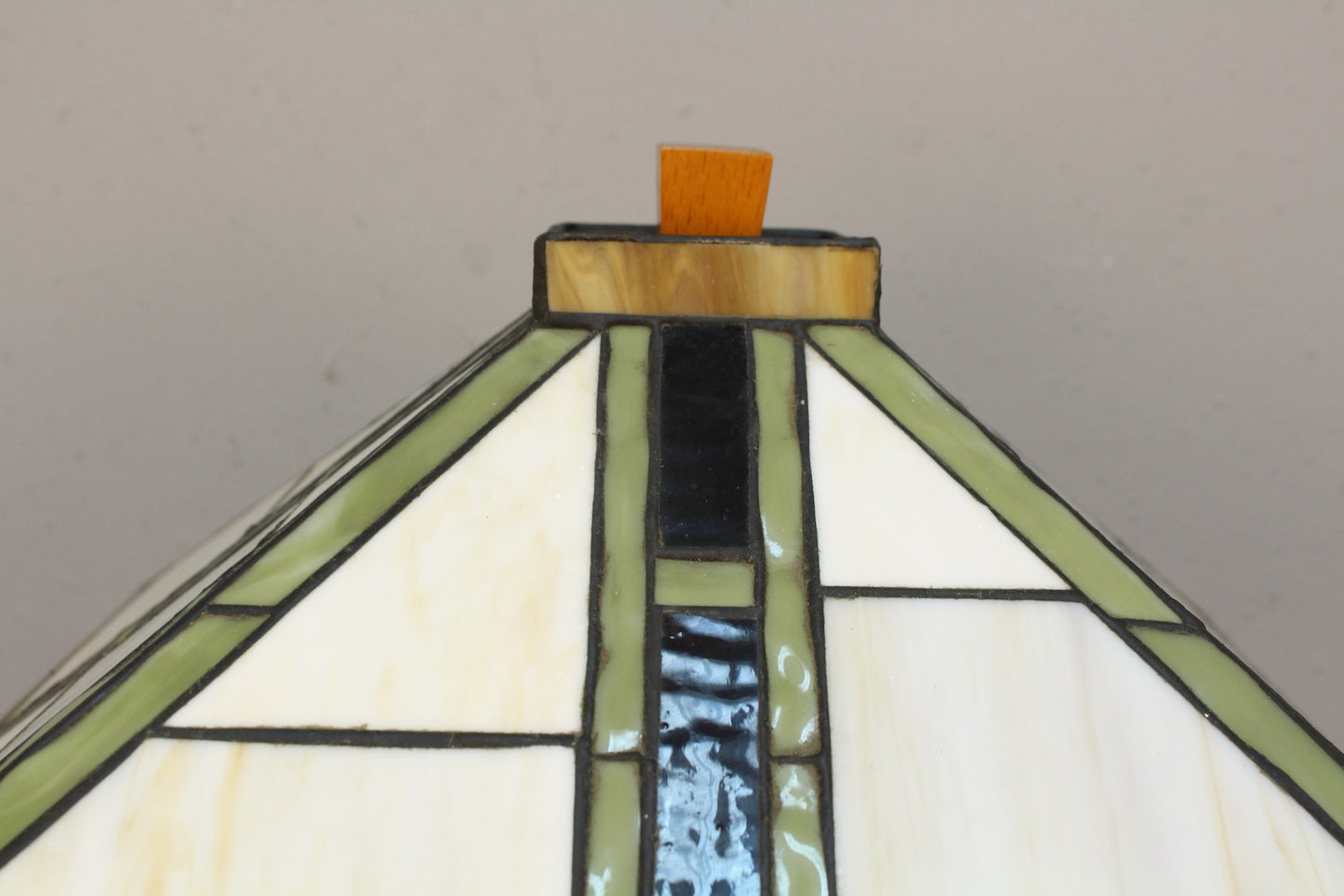 Arts & Crafts-Style Stained Glass Table Lamp