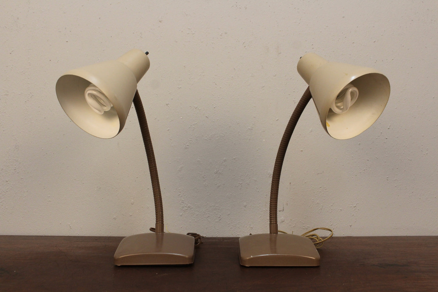 Taupe Metal Gooseneck Table Lamp