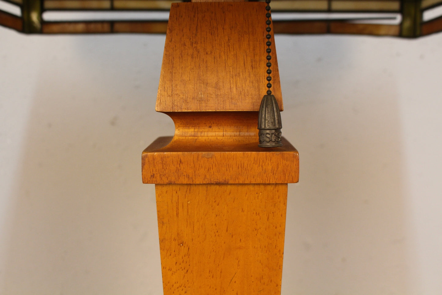Arts & Crafts-Style Stained Glass Table Lamp