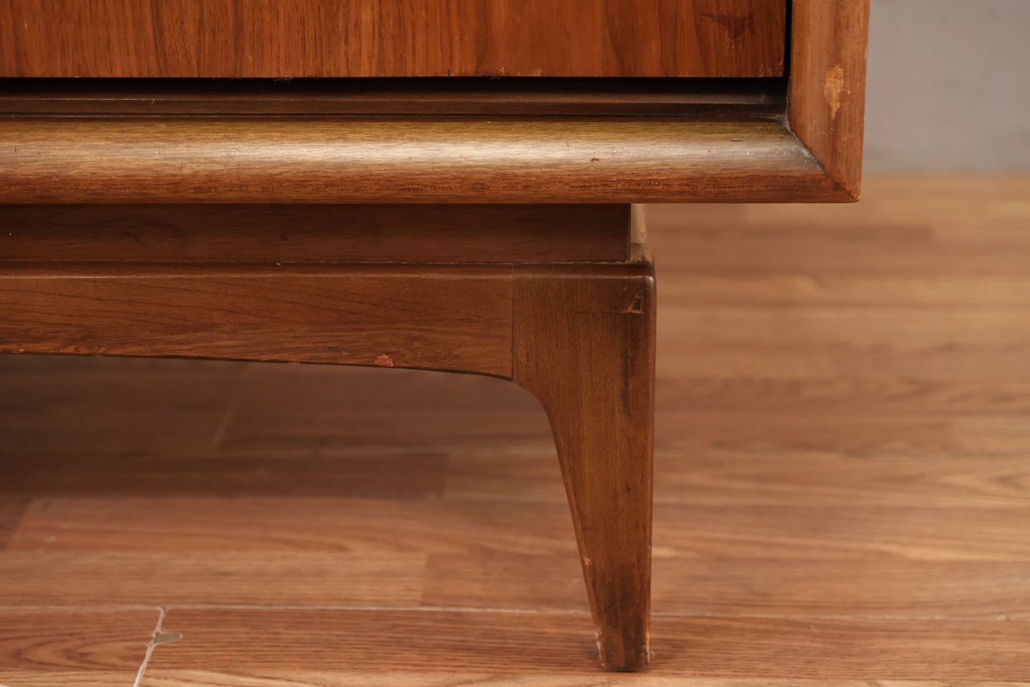 Mid Century Convex 8-Drawer Highboy Dresser